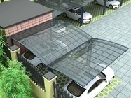 Les grands profils en aluminium d'auvent en aluminium noircissent de doubles parkings extérieurs