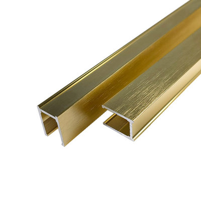 L'extrusion de profil d'alliage d'aluminium de la Manche de forme d'U a balayé l'or pour les balustrades en verre